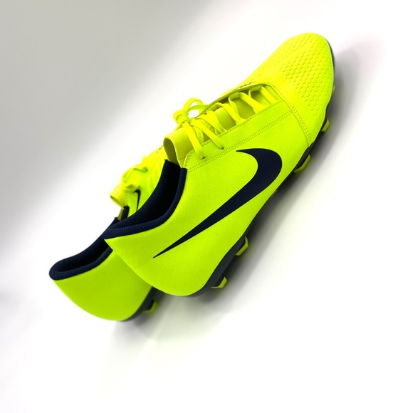 mens soccer cleats size 12